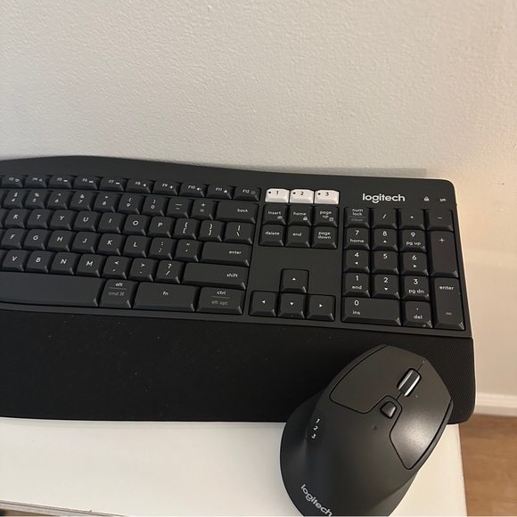 Logitech Keyboard/Mouse Combo - Picture 2 of 7